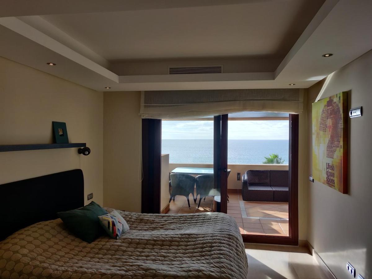 Bahia De La Plata Seafront Apartment Estepona Exterior photo