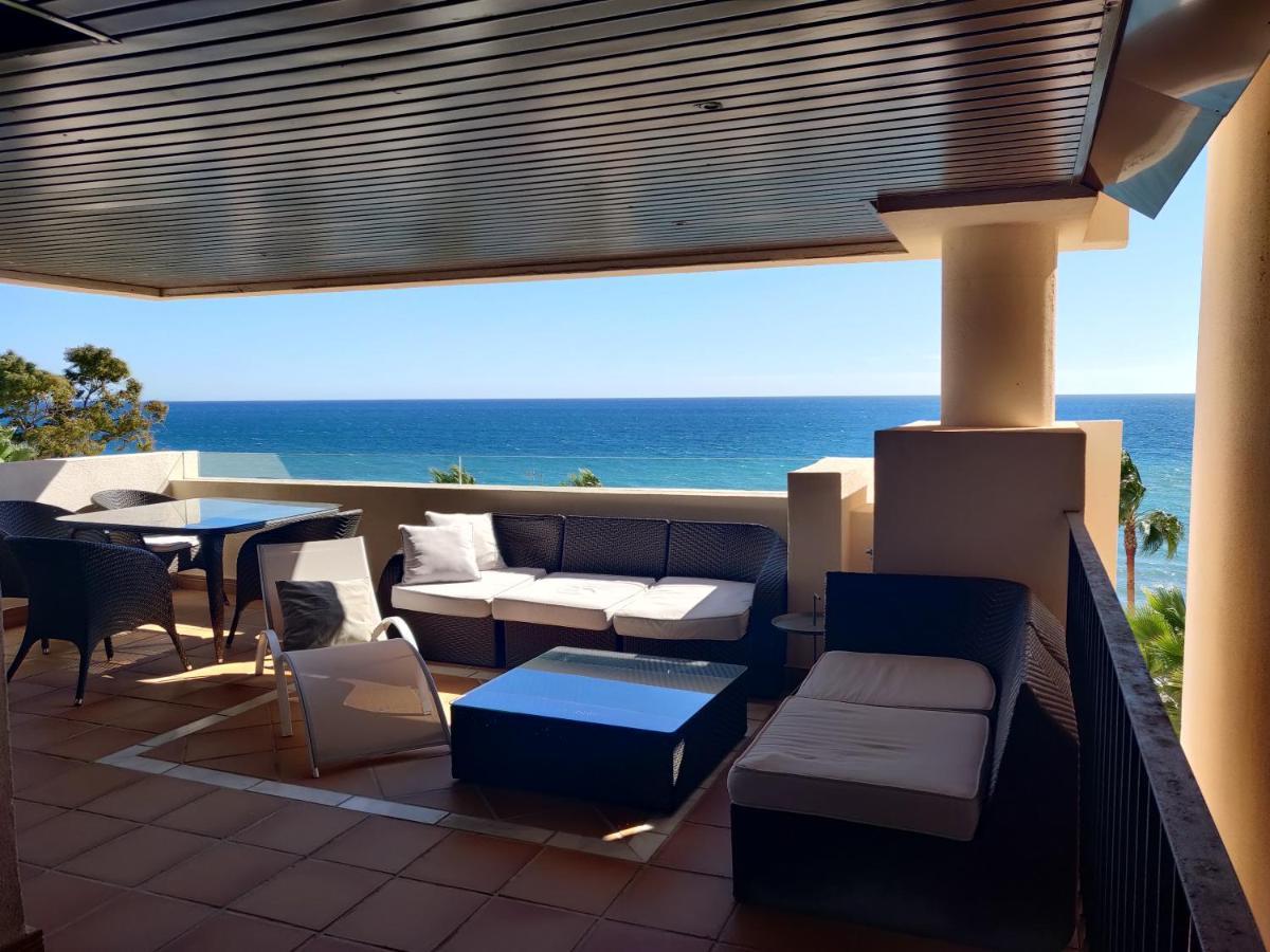Bahia De La Plata Seafront Apartment Estepona Exterior photo