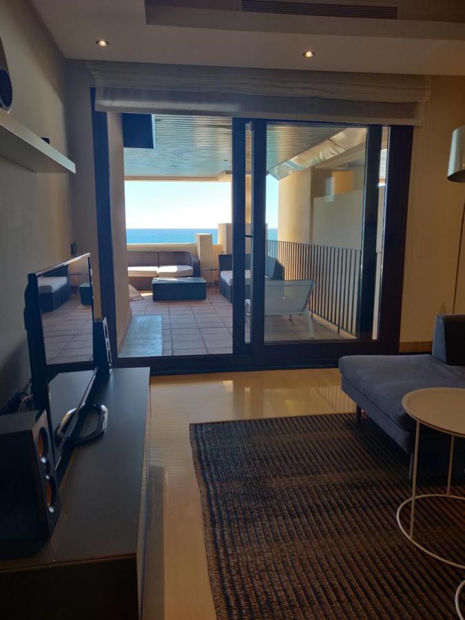 Bahia De La Plata Seafront Apartment Estepona Exterior photo
