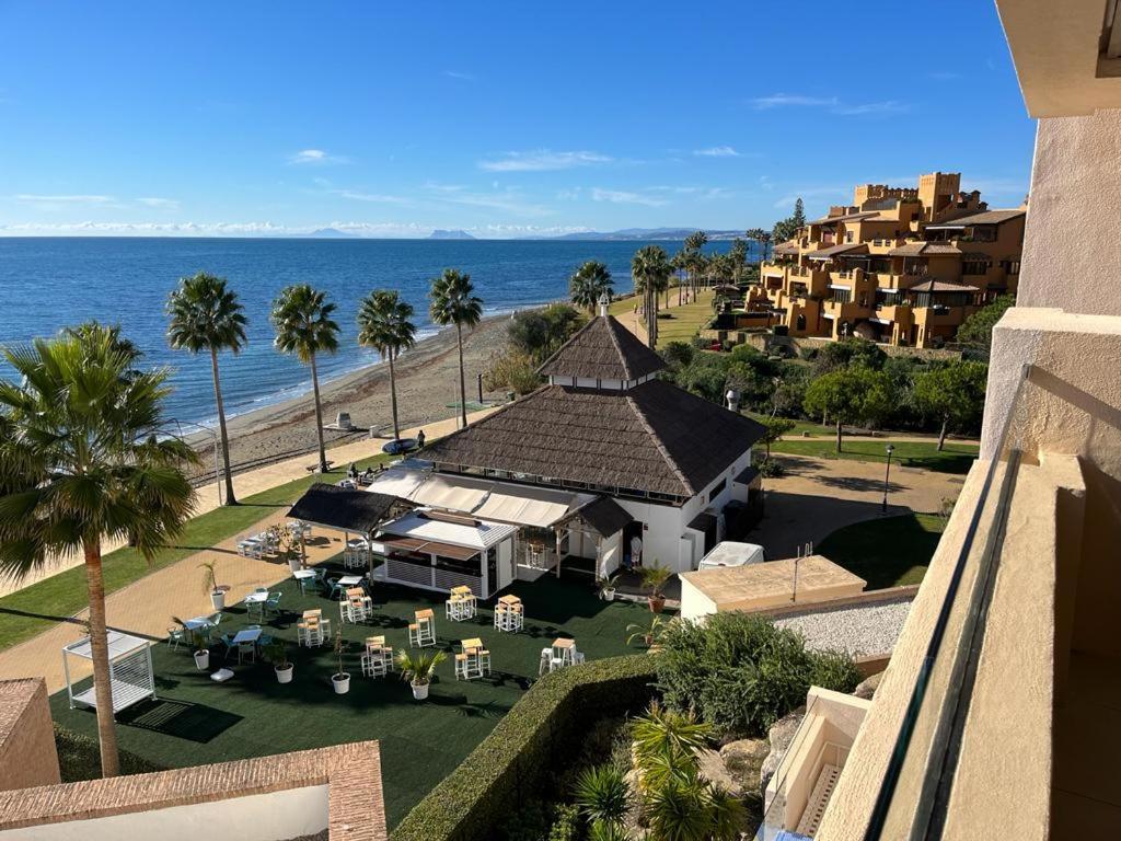 Bahia De La Plata Seafront Apartment Estepona Exterior photo